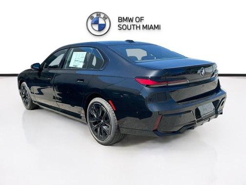 2025 BMW 740 i