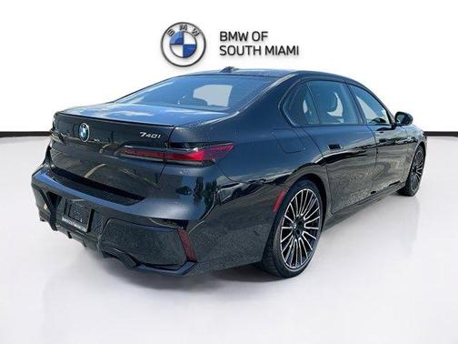 2025 BMW 740 i