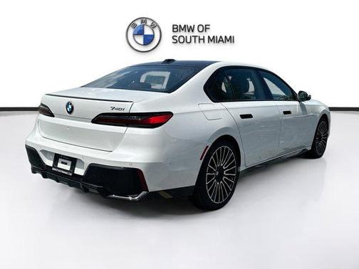 2025 BMW 740 i