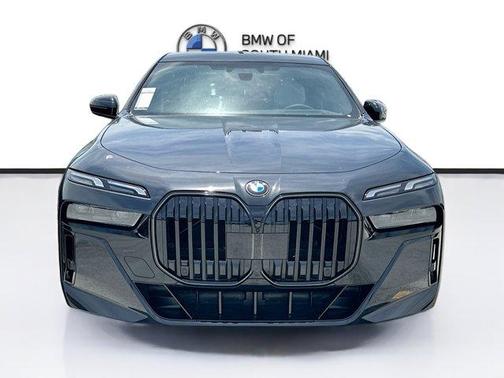 Black Sapphire Metallic 2026 BMW 740 i