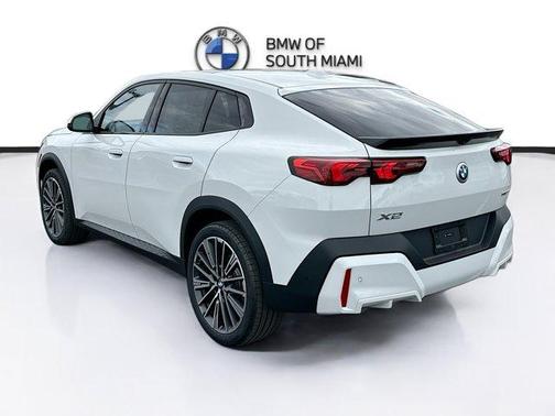 Alpine White 2026 BMW X2 xDrive28i