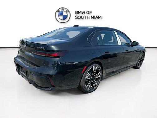 Black Sapphire Metallic 2026 BMW i7 EDrive50
