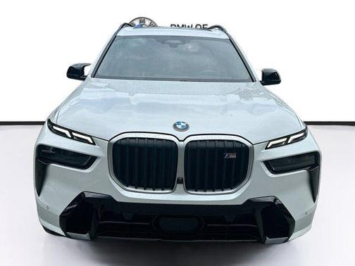 Mineral White Metallic 2025 BMW X7 M60i
