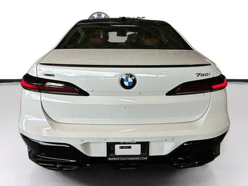 2025 BMW 760 760i xDrive