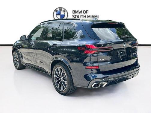 Carbon Black Metallic 2024 BMW X5 M60i