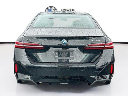 Black Sapphire Metallic 2026 BMW i5 eDrive40