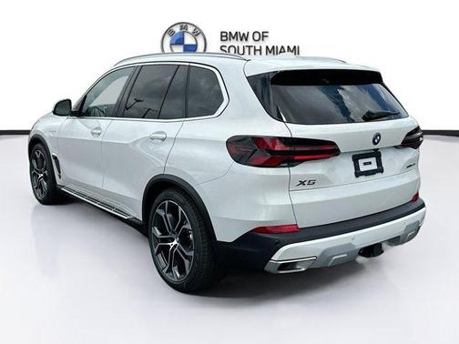 Alpine White 2026 BMW X5 PHEV xDrive50e