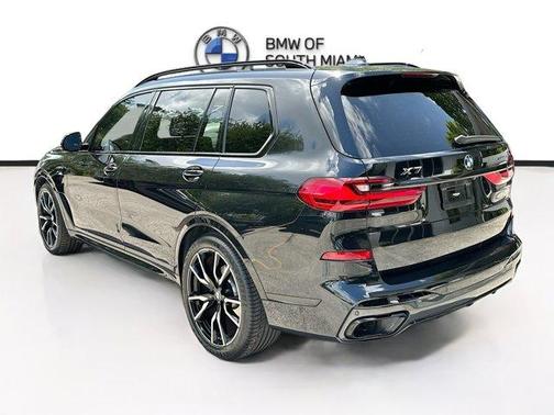 Black Sapphire Metallic 2022 BMW X7 xDrive40i