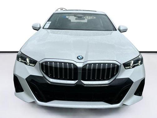 Mineral White Metallic 2026 BMW 530 i