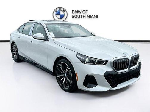 Mineral White Metallic 2026 BMW 530 i