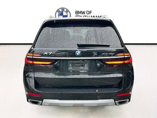 Black Sapphire Metallic 2024 BMW X7 xDrive40i