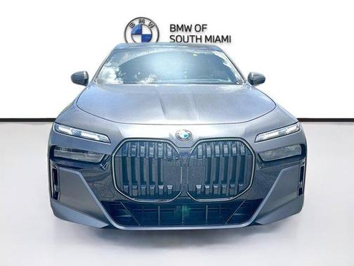 2025 BMW 740 i