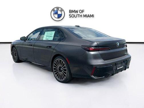 2025 BMW 740 i