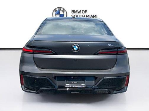2025 BMW 740 i