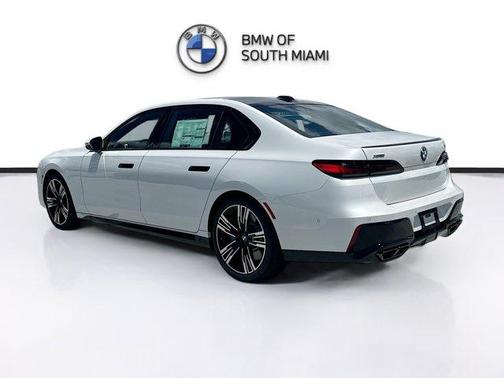2025 BMW 760 760i xDrive