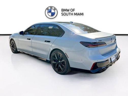 2025 BMW 760 760i xDrive