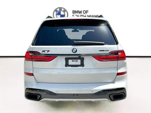 Mineral White Metallic 2022 BMW X7 xDrive40i
