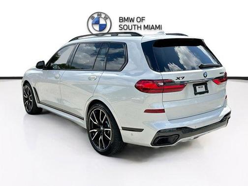 Mineral White Metallic 2022 BMW X7 xDrive40i