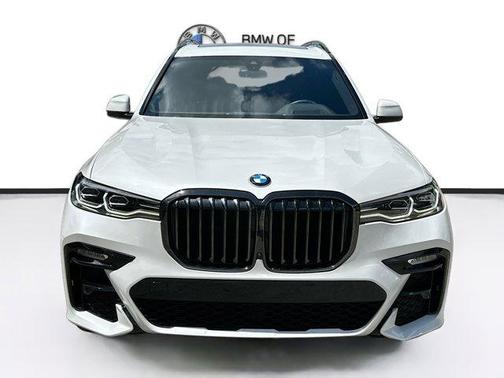 Mineral White Metallic 2022 BMW X7 xDrive40i