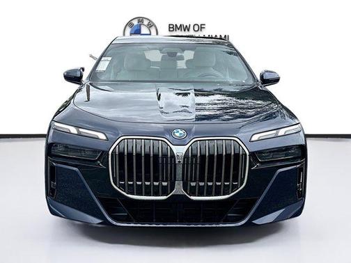 2026 BMW 750e xDrive