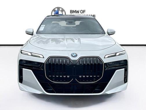 2026 BMW 750e xDrive