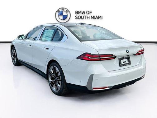 Alpine White 2026 BMW 530 i