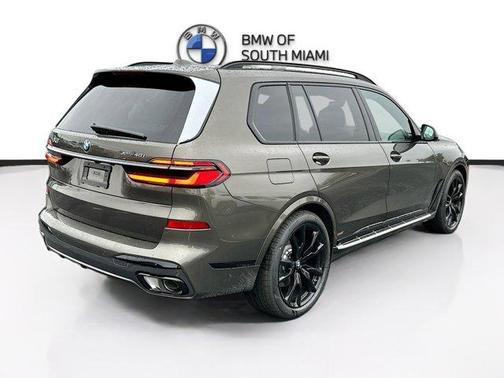 Manhattan Green Metallic 2026 BMW X7 xDrive40i