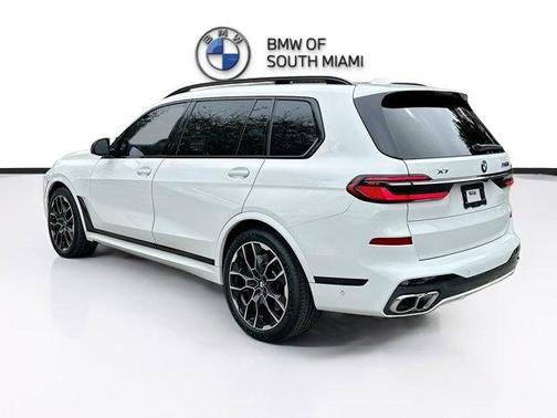 2023 BMW X7 M60i