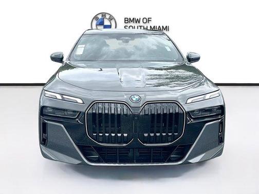 2026 BMW 750e xDrive