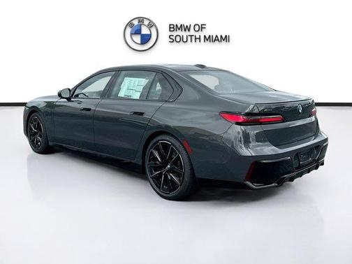 2026 BMW 750e xDrive