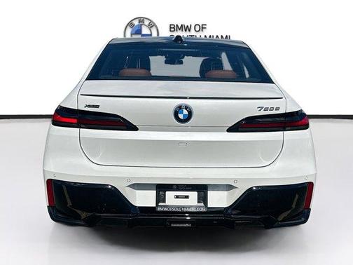 2025 BMW 750e xDrive