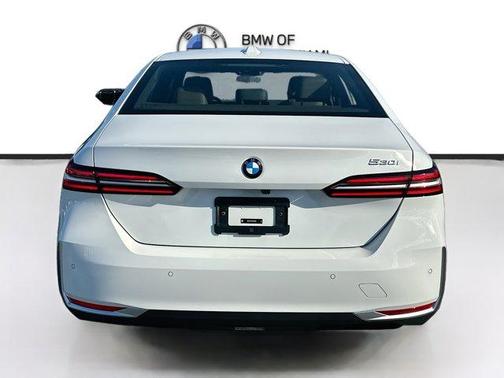 Alpine White 2026 BMW 530 i