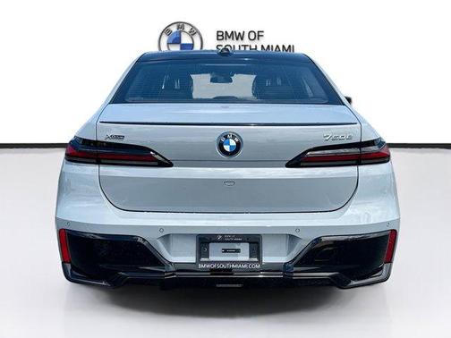 2026 BMW 750e xDrive