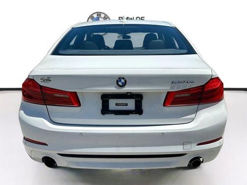 Alpine White 2018 BMW 530e iPerformance