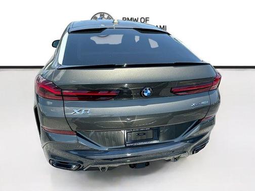 Manhattan Green Metallic 2027 BMW X6 xDrive40i