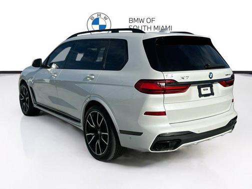 Mineral White Metallic 2021 BMW X7 xDrive40i