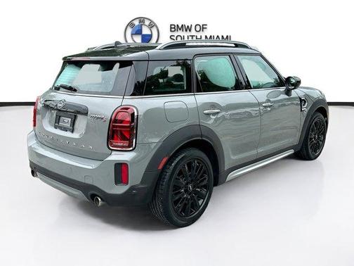 Moonwalk Gray Metallic 2023 MINI Countryman SIGNATURE