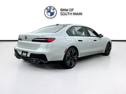 2025 BMW 760 760i xDrive