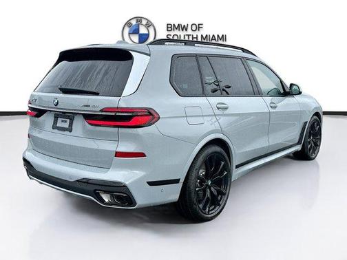 Gray Metallic 2026 BMW X7 xDrive40i