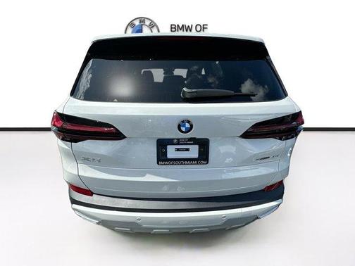 Mineral White Metallic 2026 BMW X5 sDrive40i