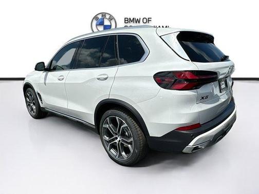 Mineral White Metallic 2026 BMW X5 sDrive40i