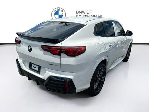 Alpine White 2026 BMW X2 xDrive28i