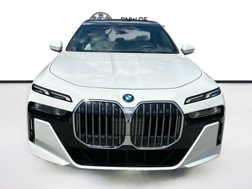Alpine White 2024 BMW 750e xDrive
