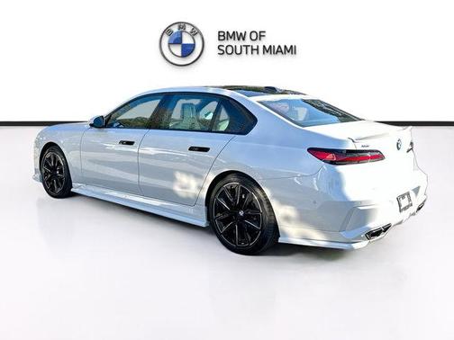 2025 BMW 760 760i xDrive