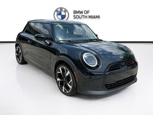 Midnight Black 2025 MINI Hardtop SIGNATURE PLUS
