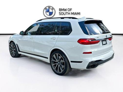 2022 BMW X7 M50i