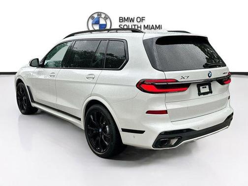 Mineral White Metallic 2024 BMW X7 xDrive40i