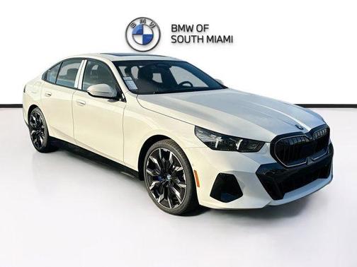 Alpine White 2026 BMW 530 i