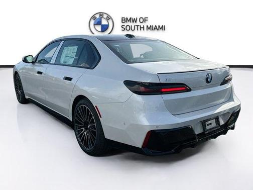 Mineral White Metallic 2026 BMW i7 EDrive50