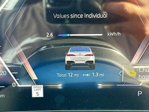 Mineral White Metallic 2026 BMW i7 EDrive50